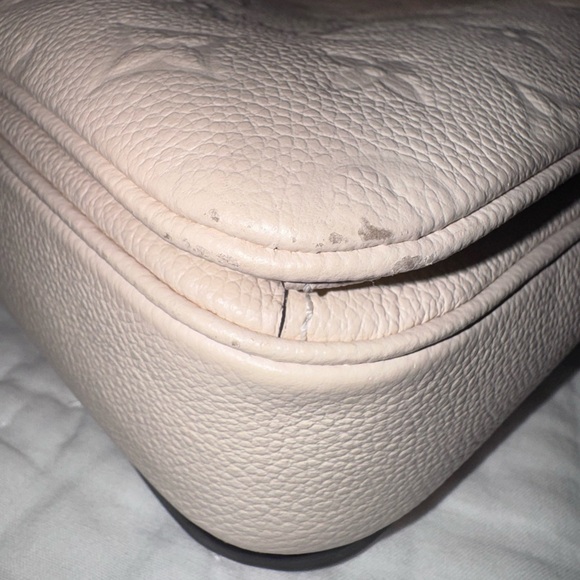 LOUIS VUITTON EMPREINTE
BRAIDED POCHETTE METIS
CREME BEIGE CARAMEL - Picture 6 of 7